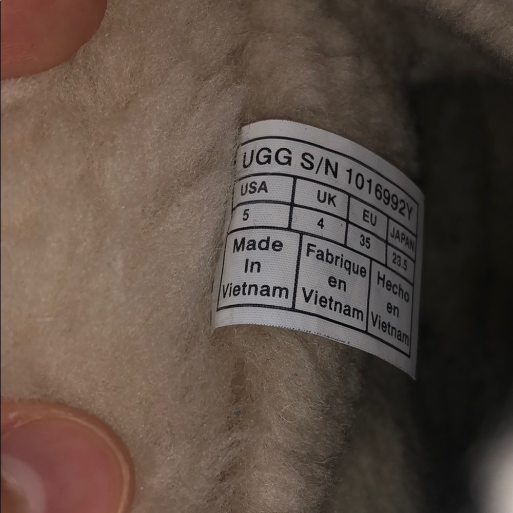 CUTE UGGS🤍🤍 - Picture 4 of 6
